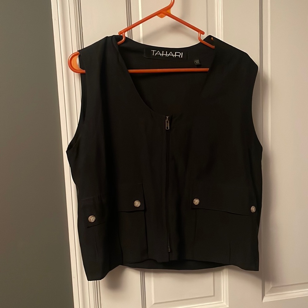 Silk vest. Tahari